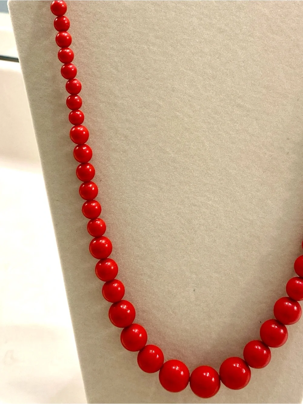 Retro Bold Red Graduated Bead Necklace